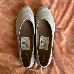 NWT Toms Desert Taupe Suede Flats
